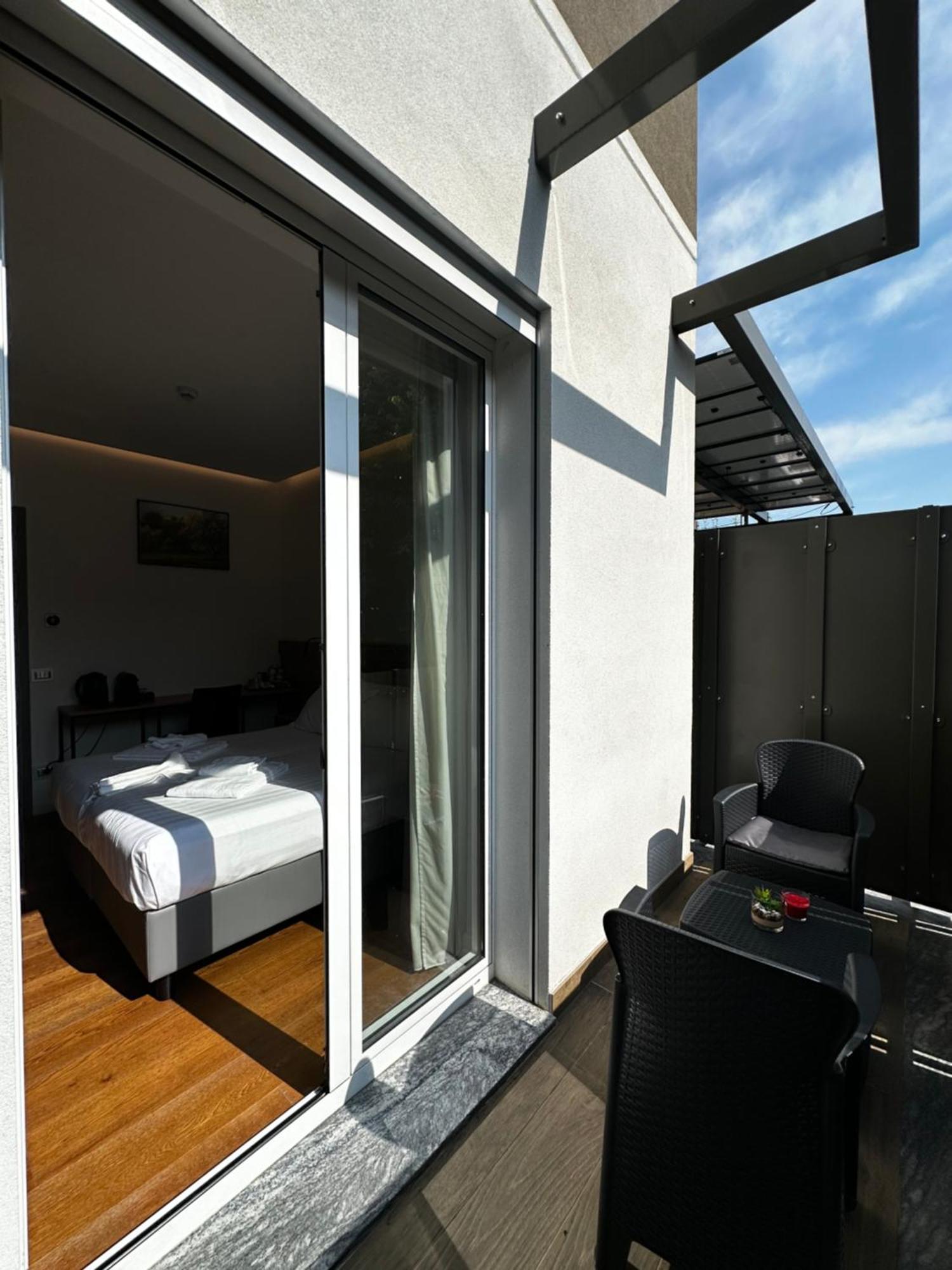 Grandi 32 Boutique Residence Сеграте Номер фото