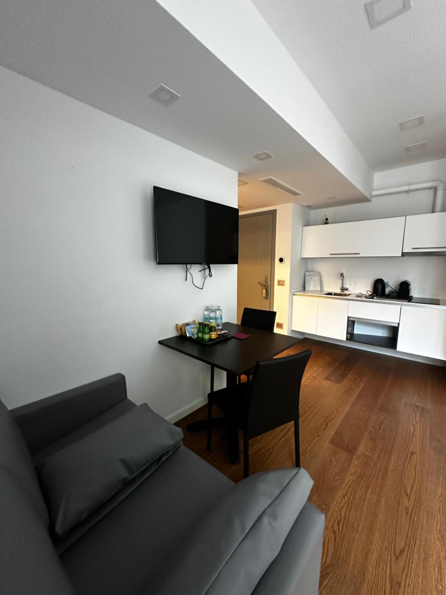 Grandi 32 Boutique Residence Сеграте Экстерьер фото